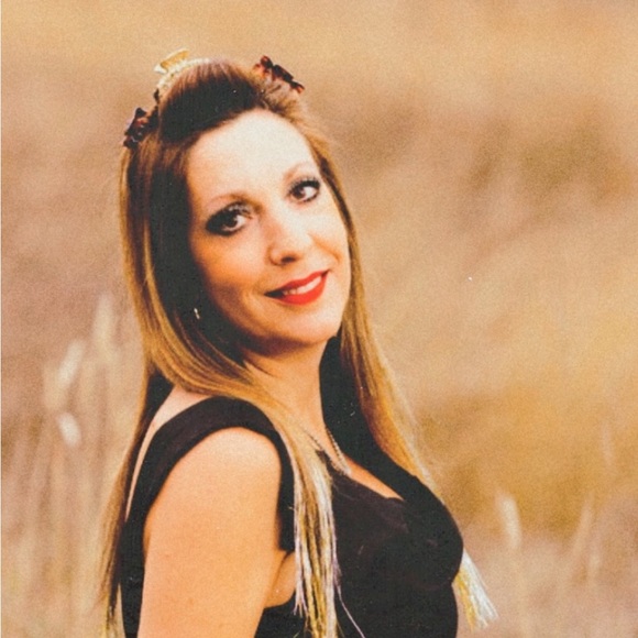 Meet your Posher, Nichole - Picture 1 of 1